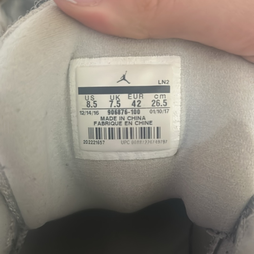 White Jordan’s men - Picture 4 of 5